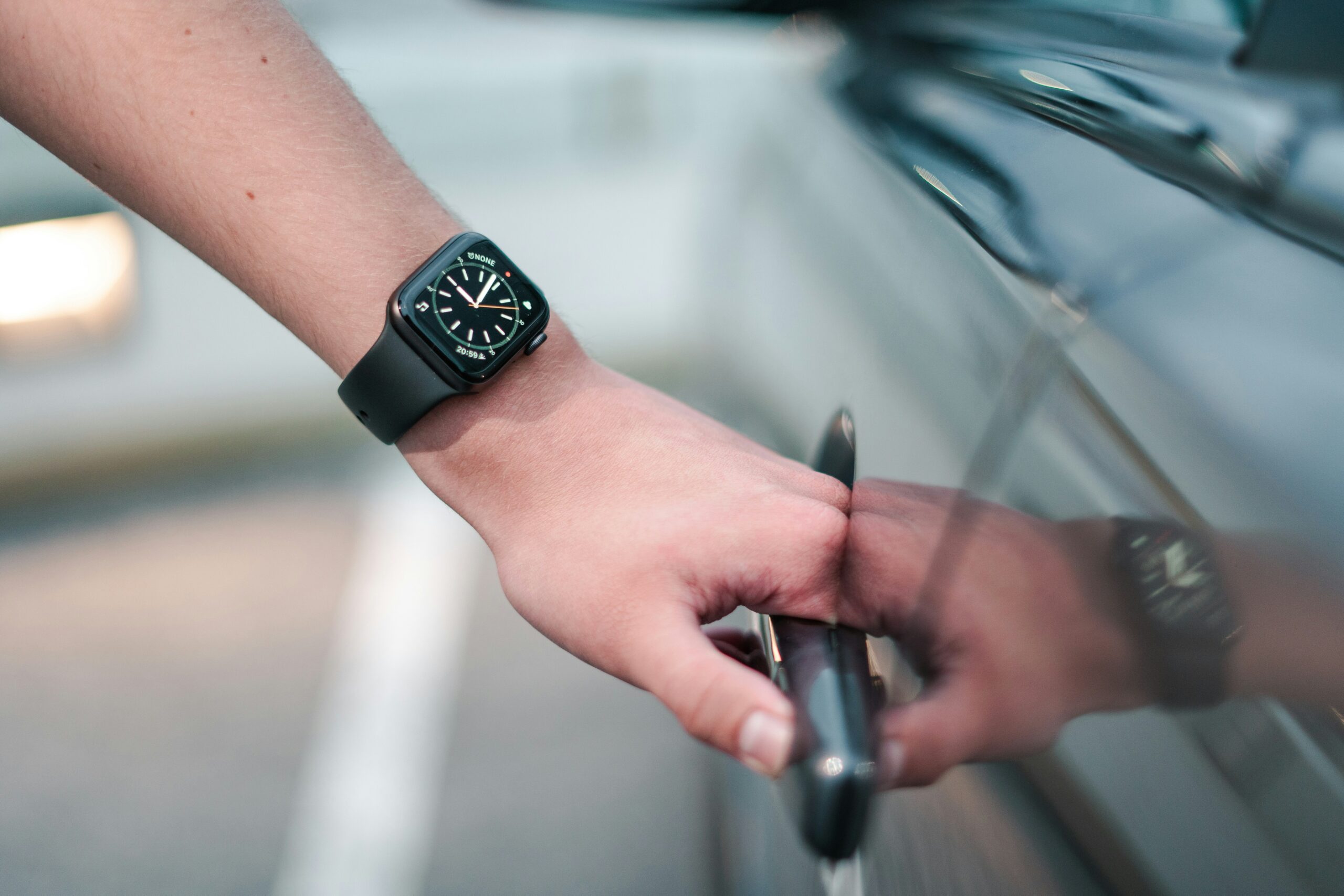 bezevision-sd1bfpGGgIM-unsplash Closeup of man's hand on driver's side car door handle